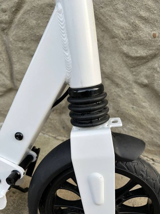 Самокат в чудовому стані ,як для дітей так і для дорослого