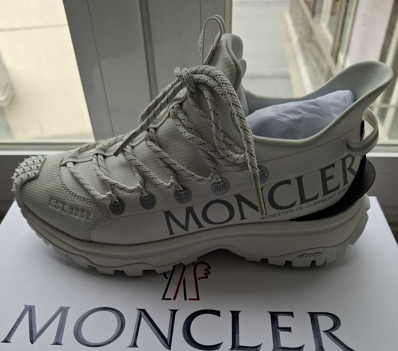 Sneakers novos brancos Moncler 40 - SALDO