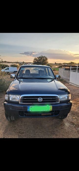 Carrinha 4x4 Mazda Slider