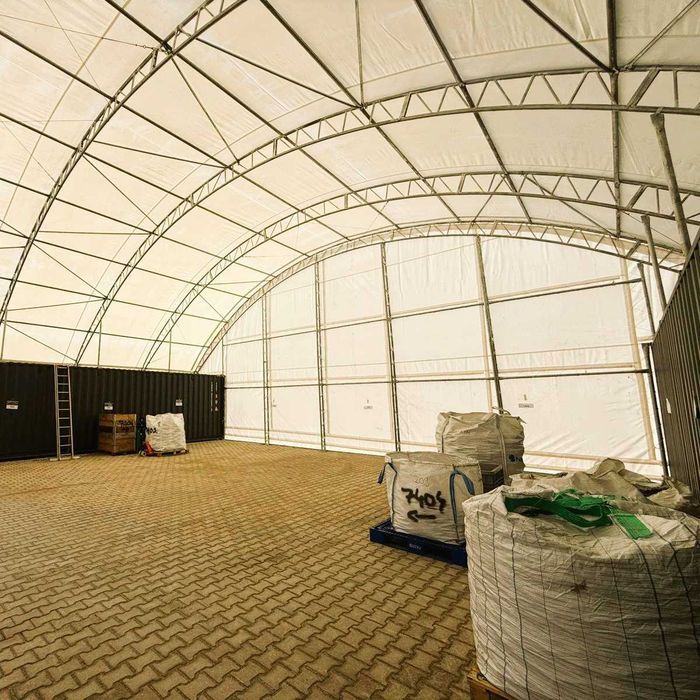 Zadaszenie kontenerowe 21×12 m, montaż na zewnętrznych krawędziach!