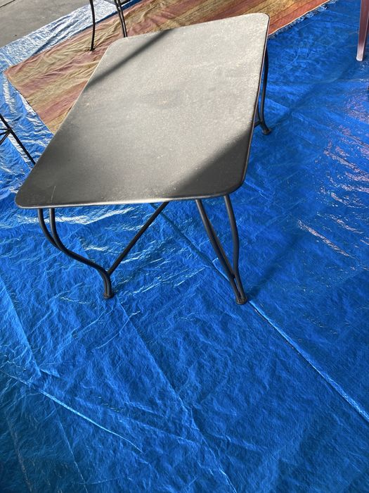 Mesa de centro em ferra de cor preta