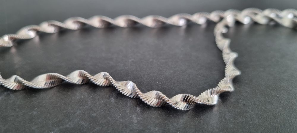 Srebrny spiralny naszyjnik 925