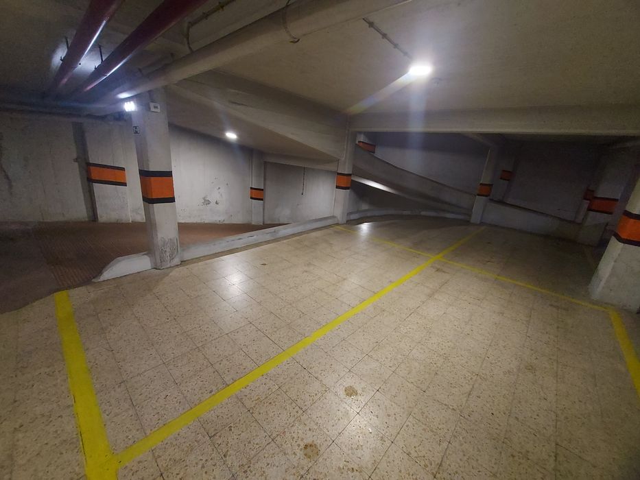 Lugar de Estacionamento duplo na Estrela