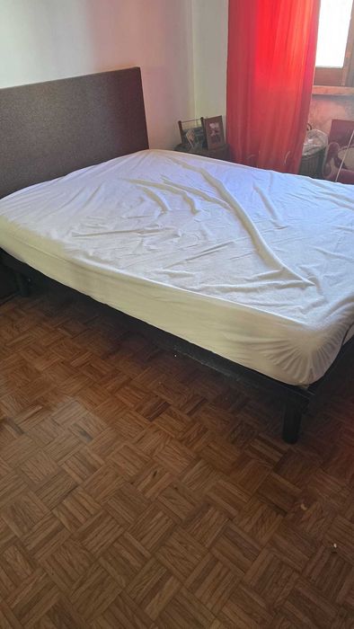 Cama articulada moderna com comando sem fios