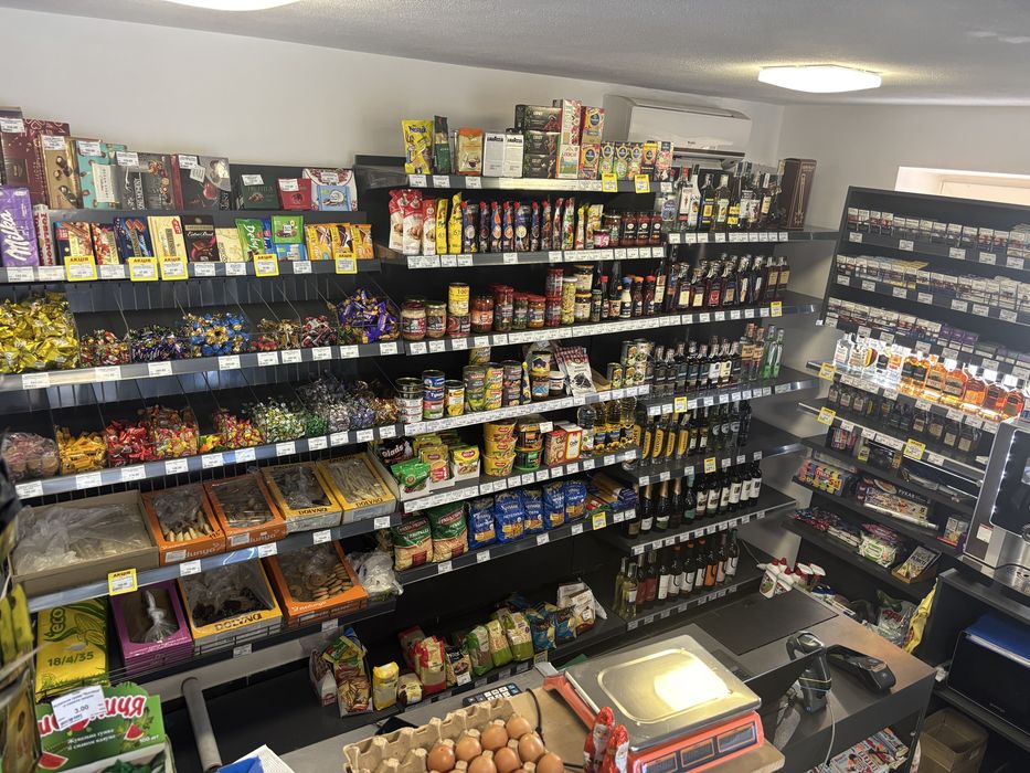 РОЗПРОДАЖ торгового обладнення (стелажі та прилавки) б/у