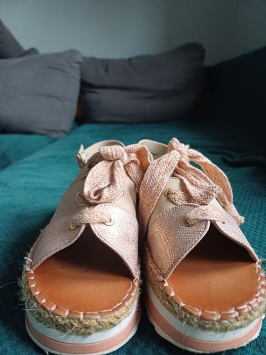 Sandaly na grubym spodzie