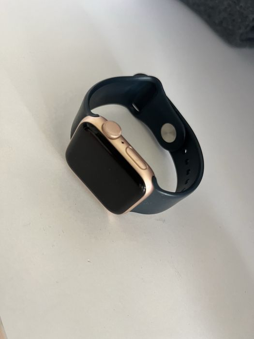 Продам Apple watch se