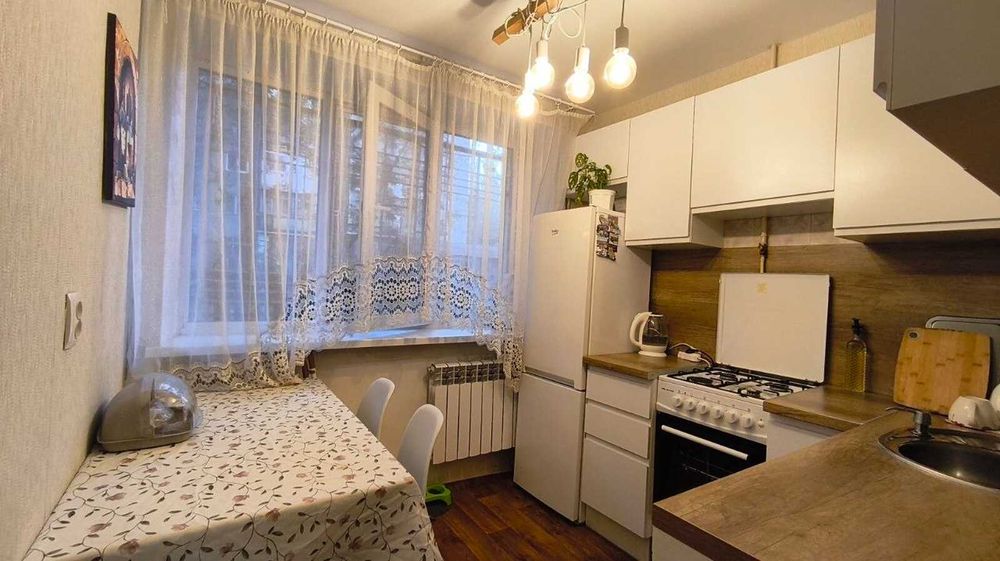Продам 2 кім п.Котовського з ремонтом-30000у.о.Газ!