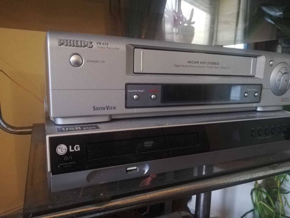 Gravador de vídeo VHS Philips VR630