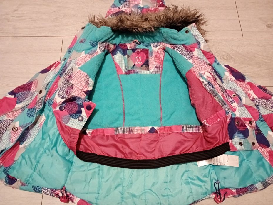 Używana kurtka zimowa dziewczęca na 122 cm