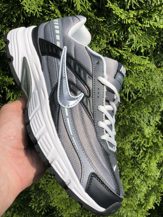 Розпродаж кросівки Nike INITIATOR