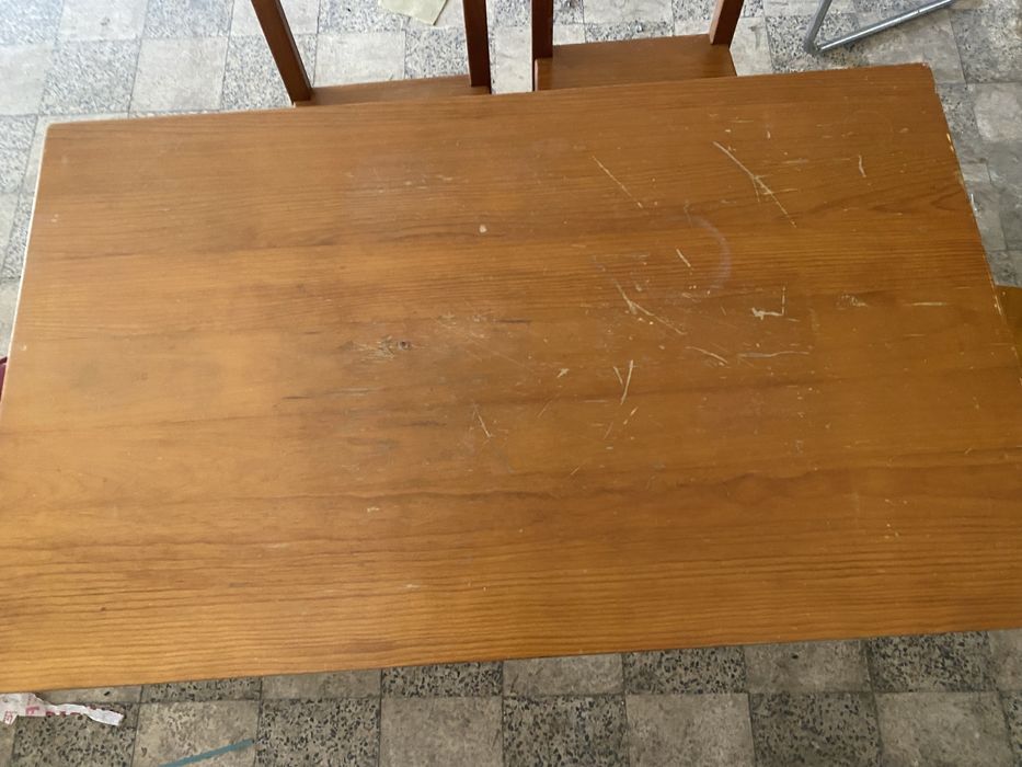 Mesa de rwfeicak clm ) cadeiras