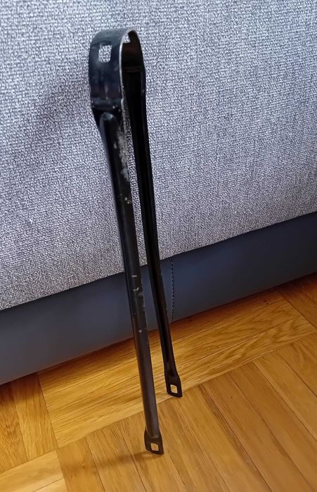 Wspornik błotnika do koła 26" , stalowy, profilowany, czarny.