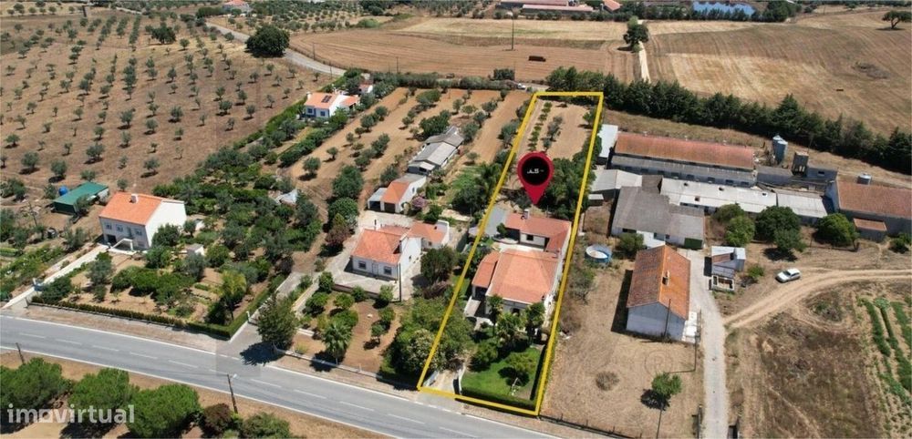 Venda de Herdade em Montemor-o-Novo inserida em 2772m2 de terreno