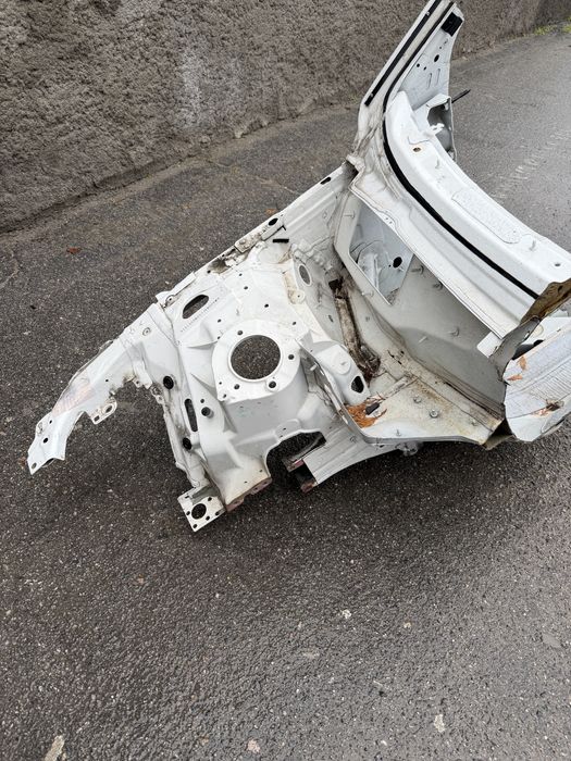 Продам четверть Audi A4 B9