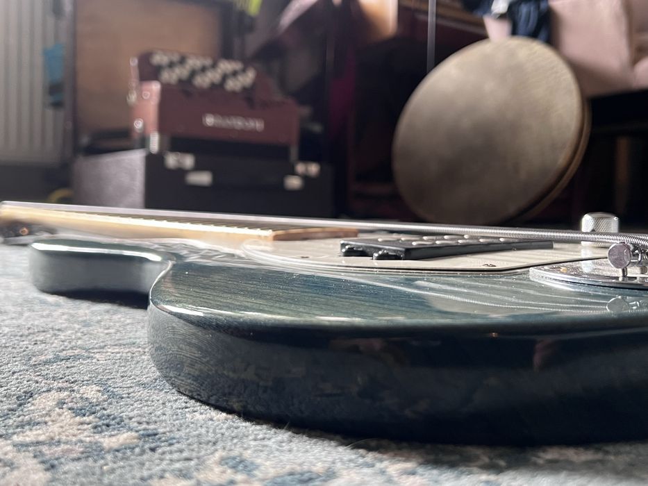 Gitara basowa (zrobiona na zamówienie przez polskiego producenta)