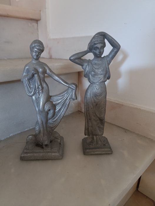 Estatuetas em alumínio