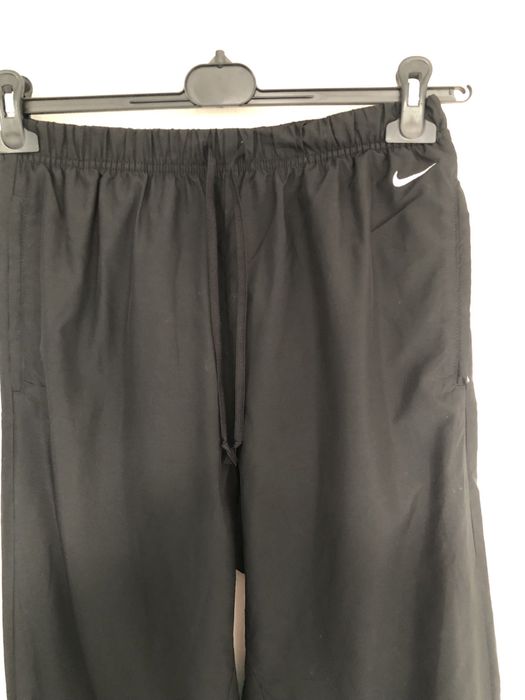 Czarne ortalionowe spodnie dres nike uniwersalne w bdb stanie