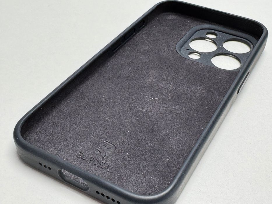 Capa de silicone preta para iPhone 15 Pro