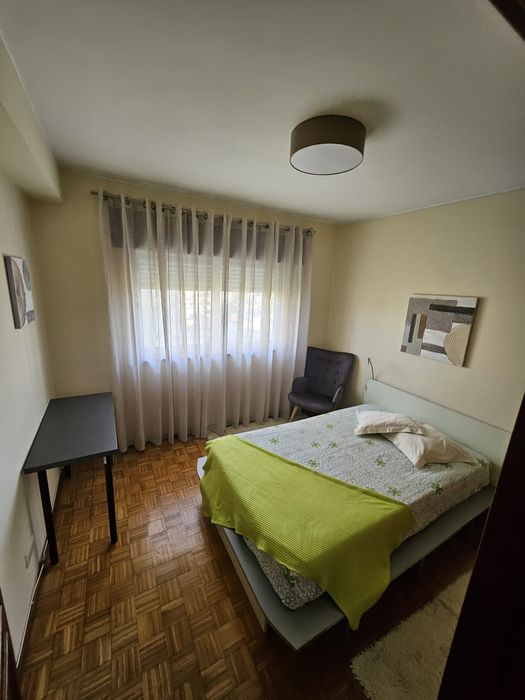 Alugo quarto zona hospital de S.JOAO