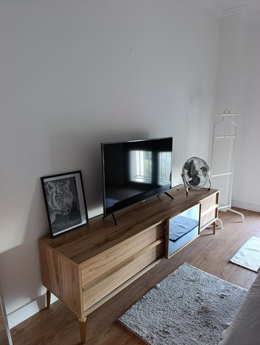 Base TV madeira e dourado, 1,95 comprimento