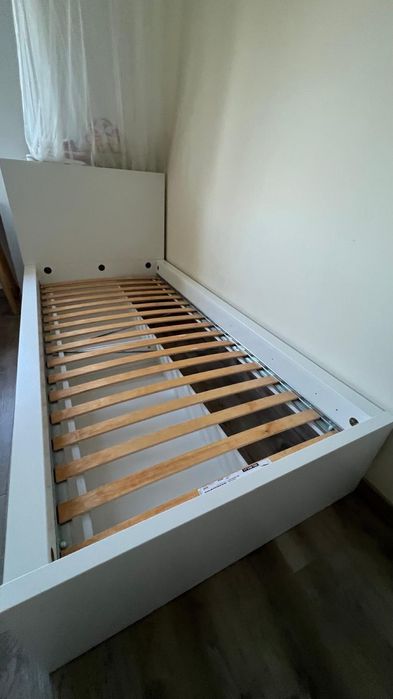 Cama Malm Ikea solteiro 2mx90cm com  estrado