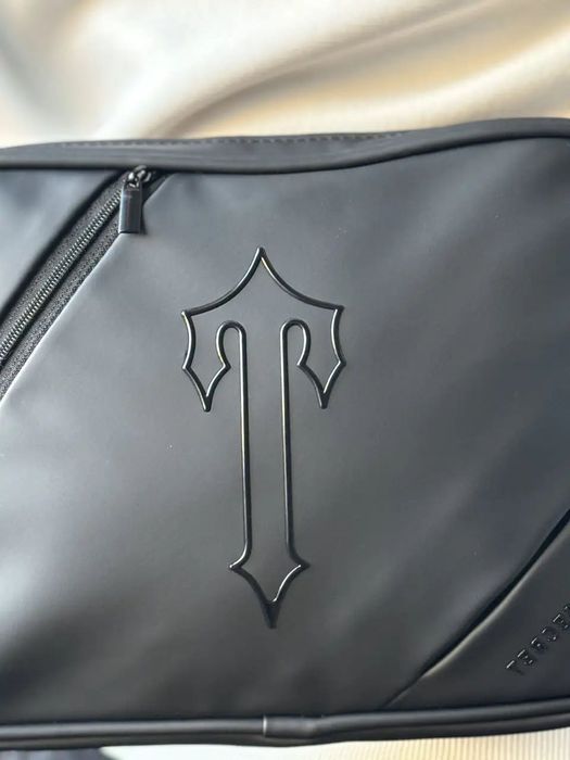 Мессенджер через плече Trapstar Crossbody Bag чорна.