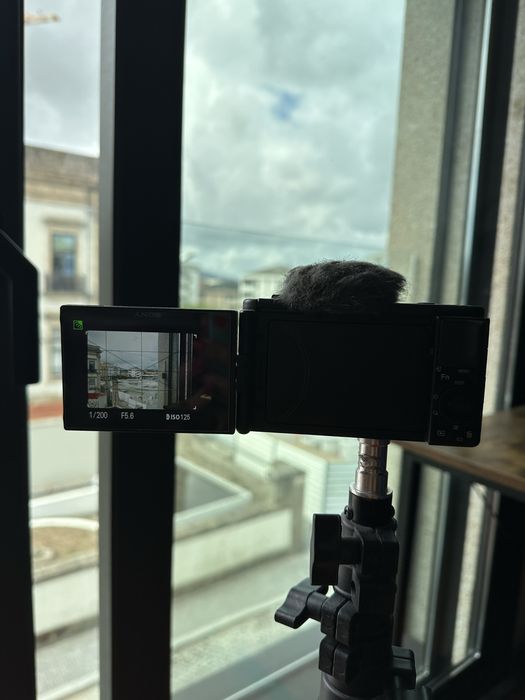 Câmara Sony ZV-1 4K (Ideal p/ Vlogging e Vídeo)