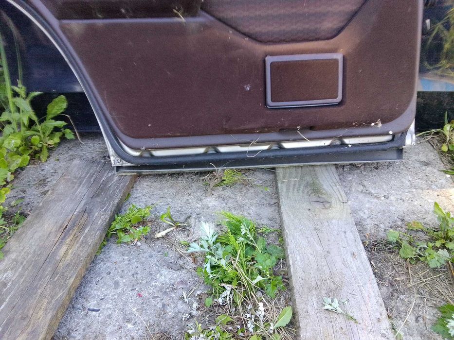 MERCEDES BENZ W124 drzwi lewe lewy tył