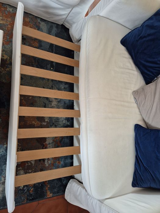 2 Sofás-cama brancos IKEA HAGALUND