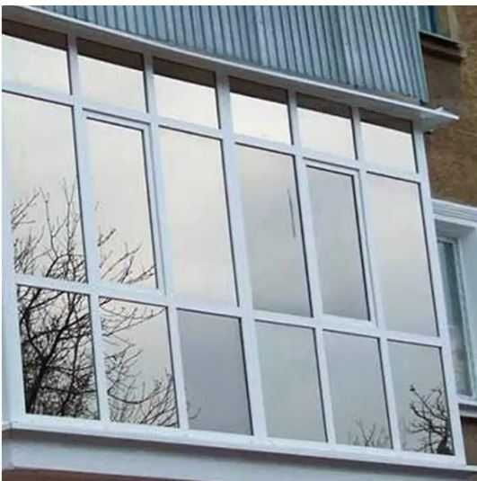Стеклопластикові панелі для скління балкону.
