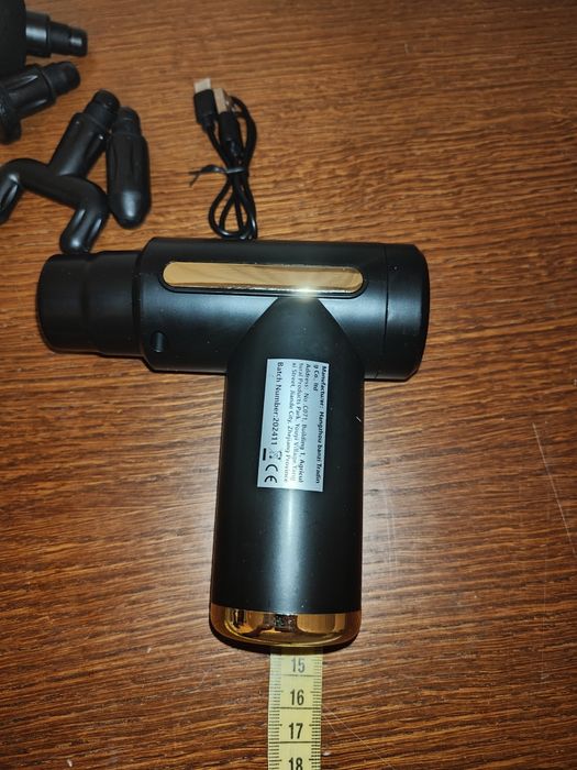 Mały pistolet do masażu