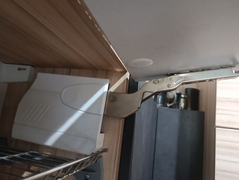 Комплект меблевих підйомників Blum Aventos з доводчиком