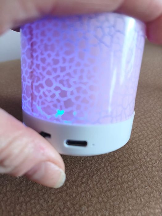 Mini Głośnik Bluetooth LED | Radio FM | Karta SD | Przenośny – NOWY