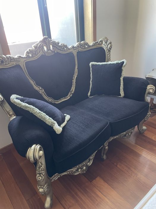 Sofa, cadeirao preto e prateado