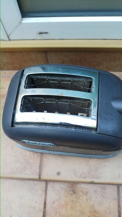 1Тостер Delonghi Под ремонт или на запчасти
