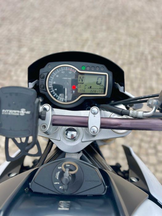 Suzuki GSR 750