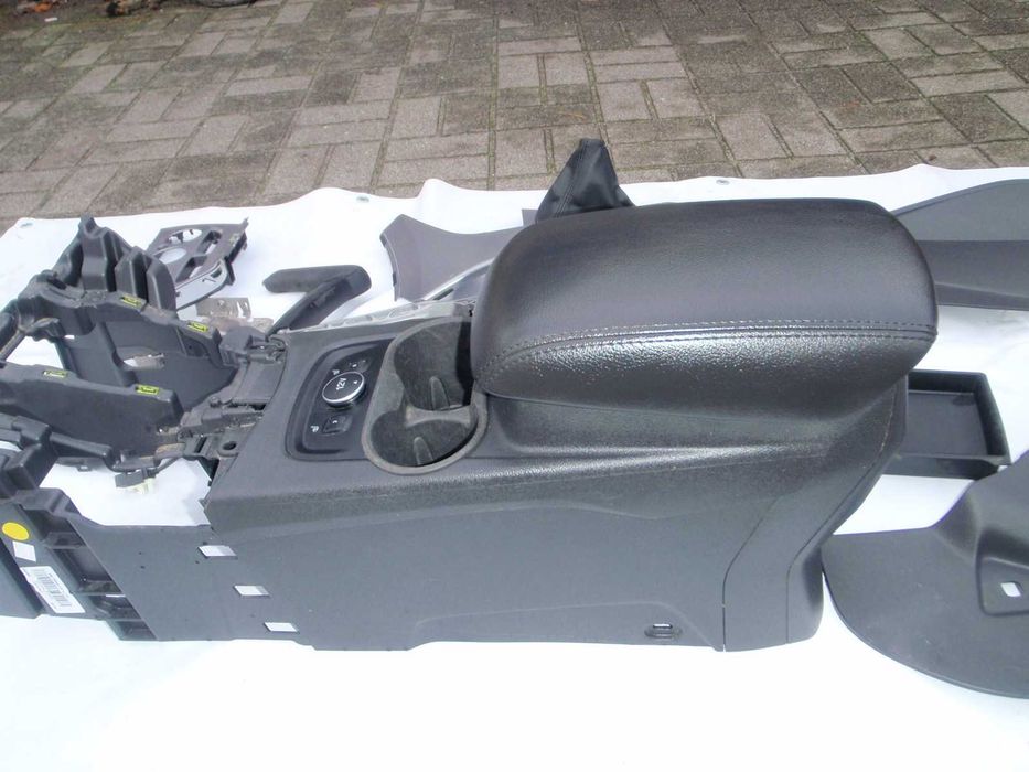 Ford Focus MK3 przedlift podłokietnik orginał komplet