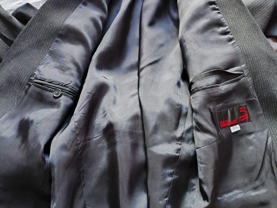 Garnitur czarny w prążek 182/104/90