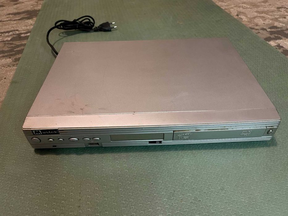 Вінтажний DVD-програвач Mustek V56SM-2N