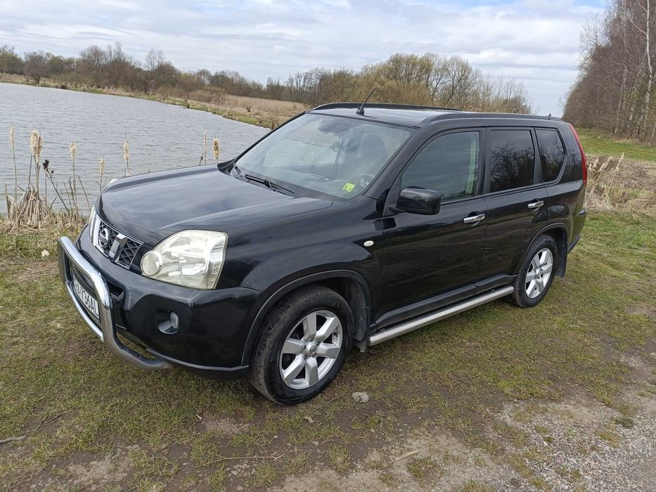 Samochód SUW Nissan X-Trial