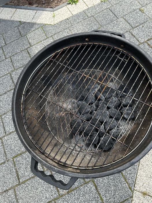 Grill węglowy okrągły