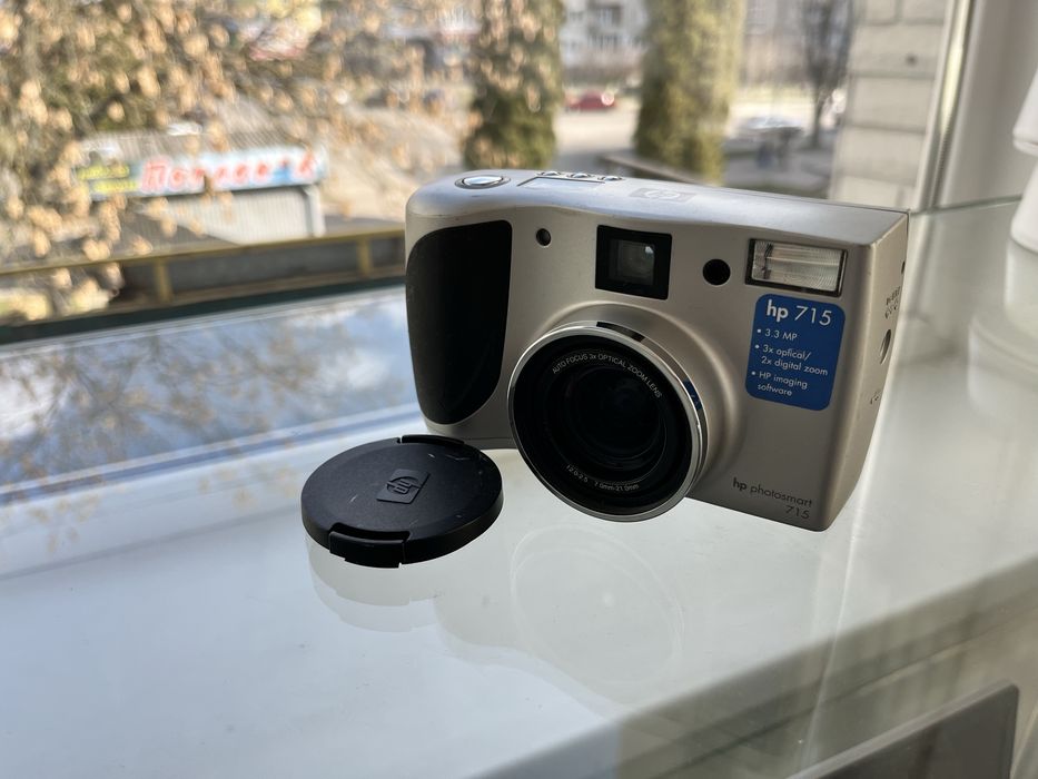 Ретро цифровий фотоапарат HP Photosmart 715 Робочий
