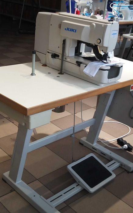 Dziurkarka JUKI LBH-1700 elektroniczna bieliźniana SIRUBA, JACK