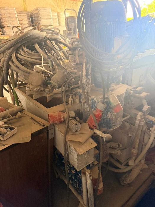 Vende-se Máquina de projetar reboco e estuque