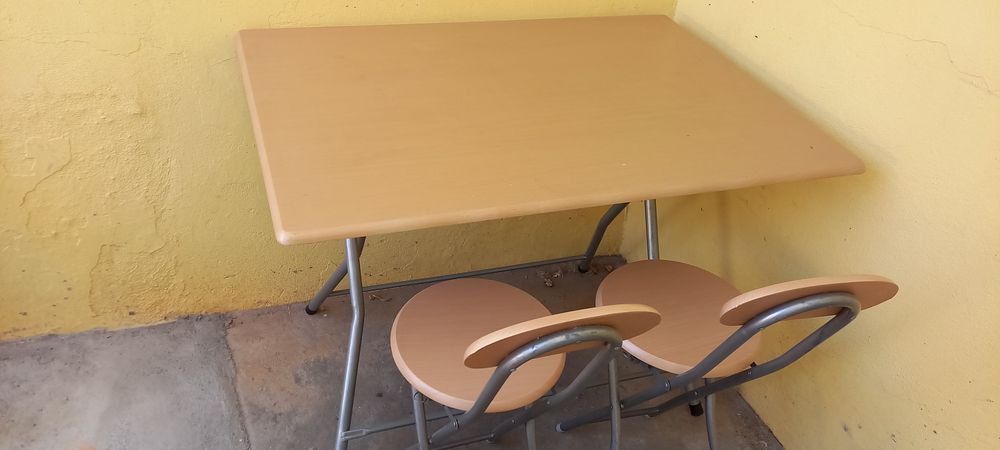 Mesinha com banquetas