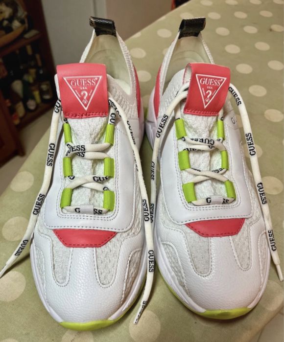 Ténis Guess 39 brancos, rosa e verde