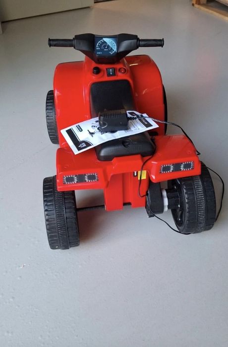 Carro eléctrico infantil