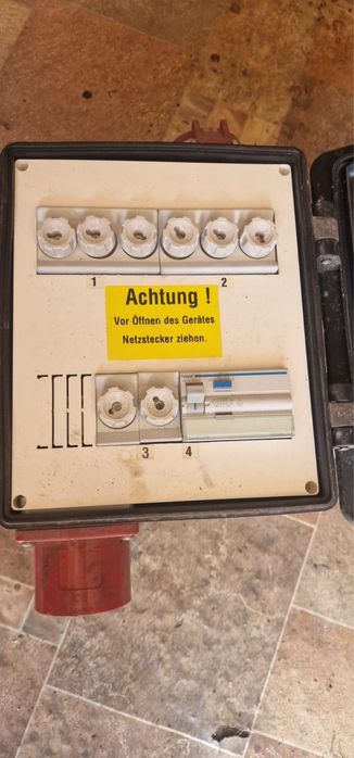 Rozdzielnia Rozdzielnica budowlana Rozgałęźnik 220V 380V Rozdzielacz