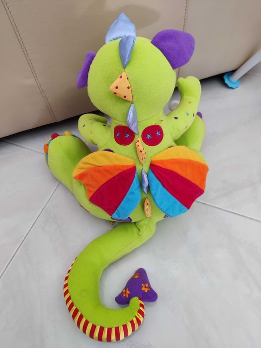 Peluche interativo formato dragão